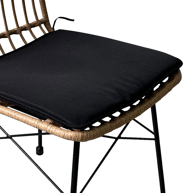 Καρέκλα Naoki pakoworld rattan σε φυσική απόχρωση με μαύρο μαξιλάρι και μεταλλικό μαύρο πόδι 45.5x59.5x89εκ - Hippiehome.gr