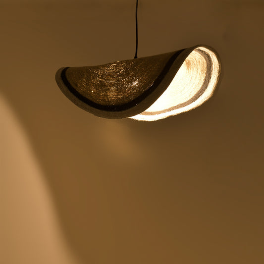 Φωτιστικό οροφής Hatchie Inart φυσικό-μαύρο-λευκό ψάθα-μέταλλο Φ70x123εκ - Hippiehome.gr