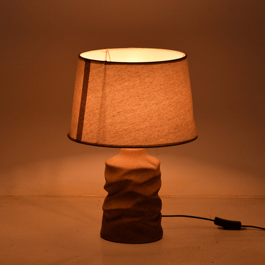 Επιτραπέζιο φωτιστικό Wabbi Inart Ε27 κεραμικό σε γκρι antique -μπεζ απόχρωση Φ28x41εκ - Hippiehome.gr